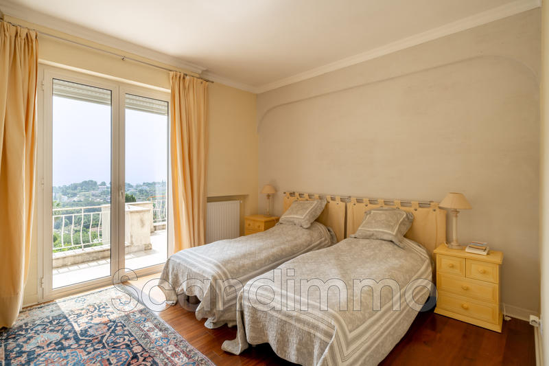 Maison - 225 m² - 6 pièces