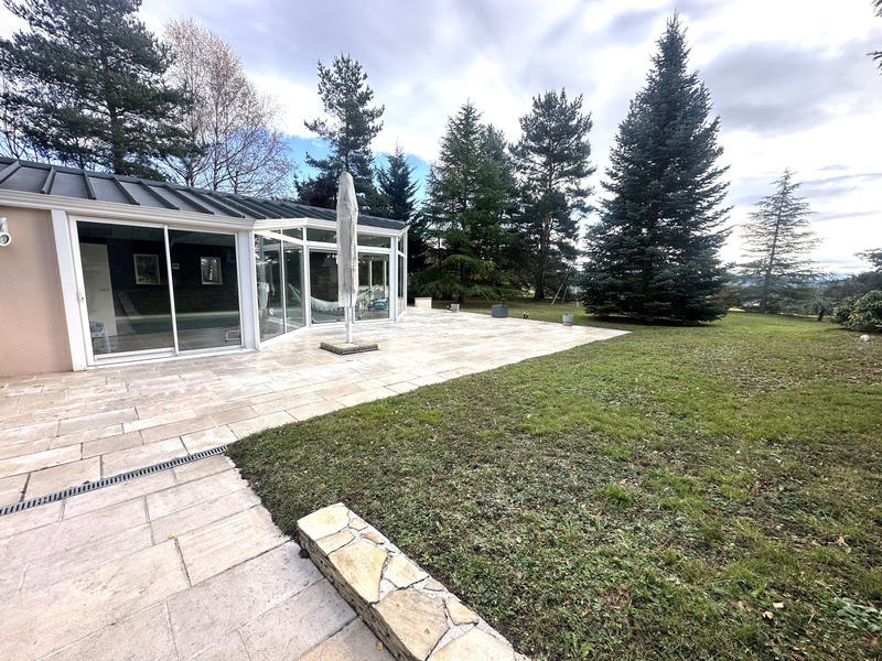 Maison - 240 m² - 10 pièces