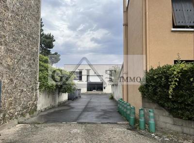 Entrepôt - 1 420 m²