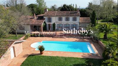 Maison - 300 m² - 10 pièces