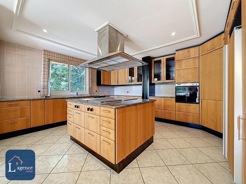 Appartement - 349 m² - 6 pièces