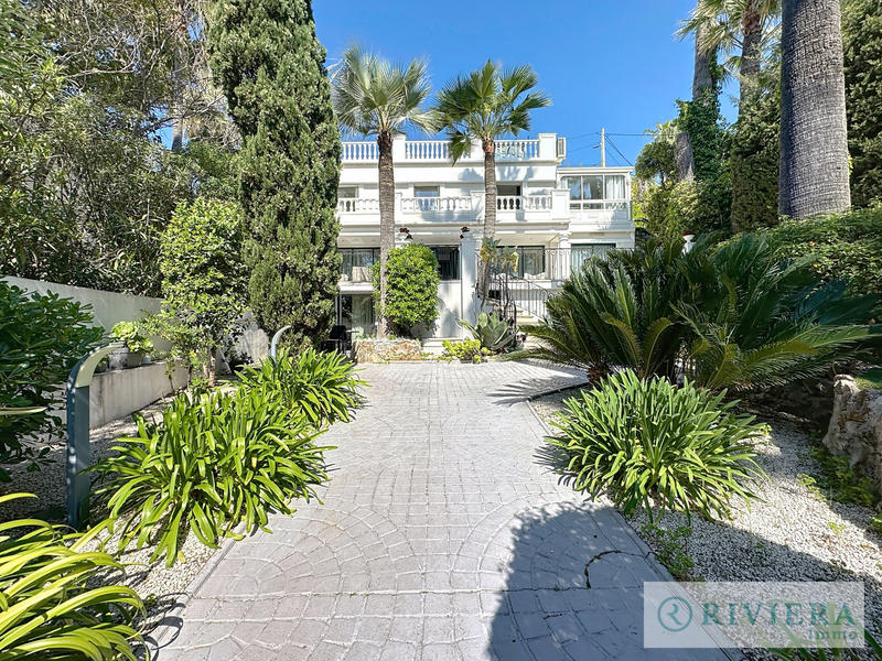 Villa - 221 m² - 6 pièces