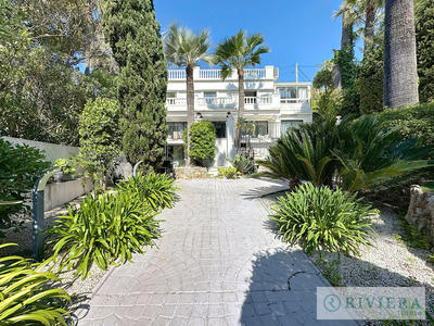 Villa - 221 m² - 6 pièces