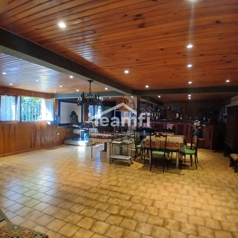 Maison - 310 m² - 10 pièces