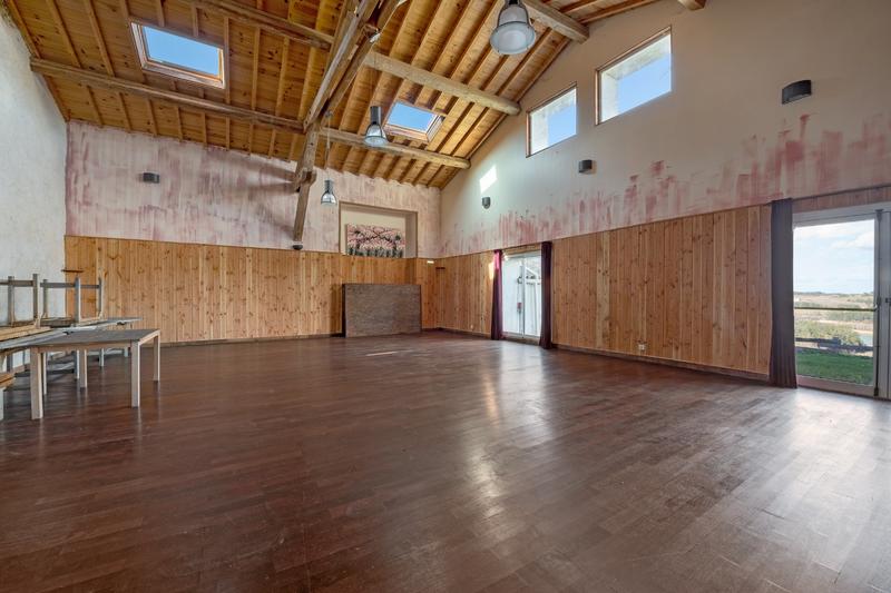 Propriété - 1 721 m² - 30 pièces