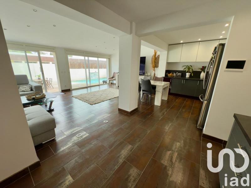 Maison - 240 m² - 9 pièces