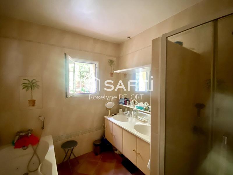 Maison - 223 m² - 8 pièces