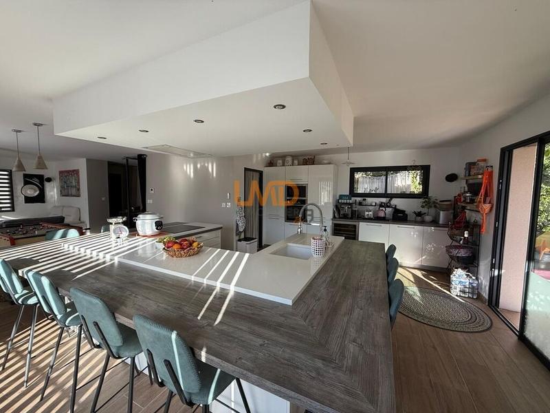 Propriété - 147 m² - 6 pièces