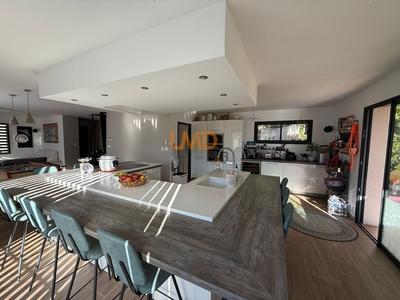 Propriété - 147 m² - 6 pièces