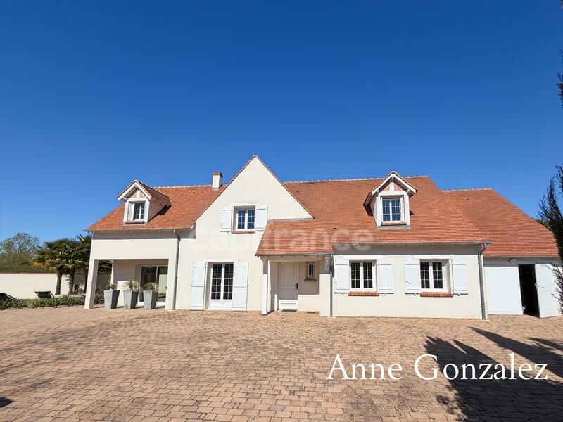 Maison - 200 m² - 8 pièces