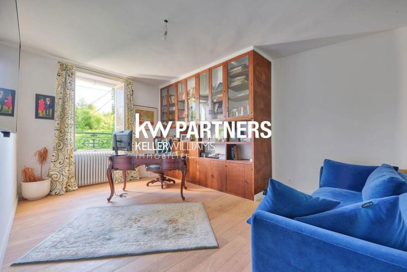 Demeure - 351 m² - 8 pièces