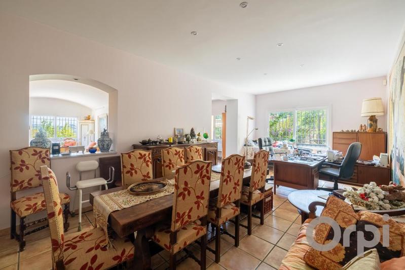 Villa - 205 m² - 6 pièces