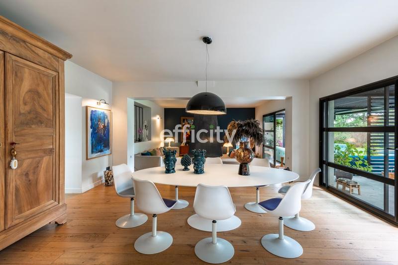 Maison - 292 m² - 10 pièces