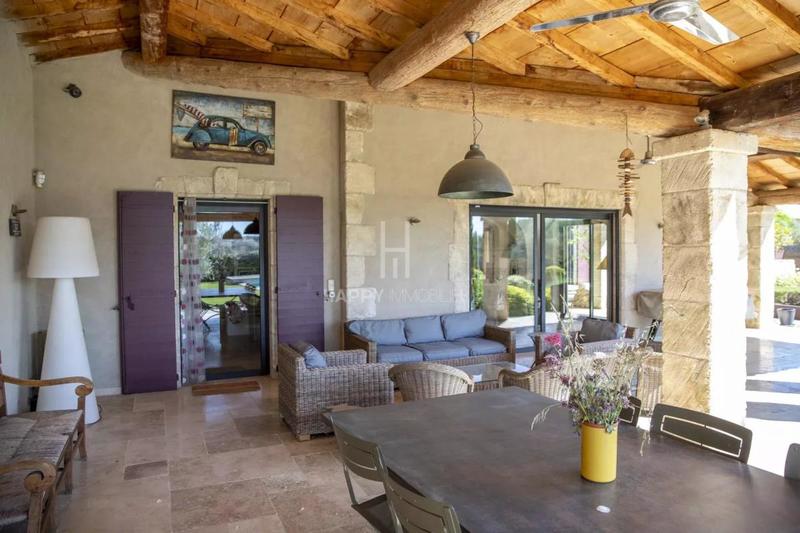 Propriété - 240 m² - 9 pièces