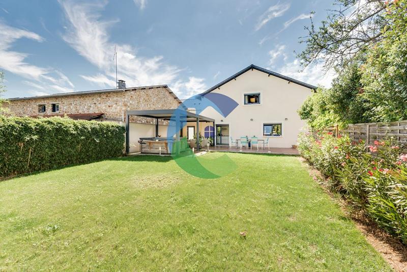 Maison - 247 m² - 7 pièces