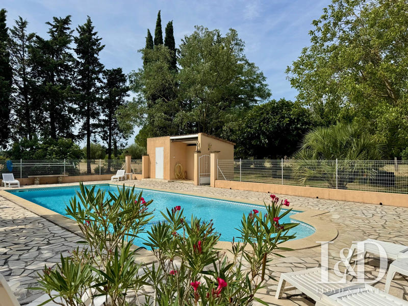 Maison - 239 m² - 8 pièces