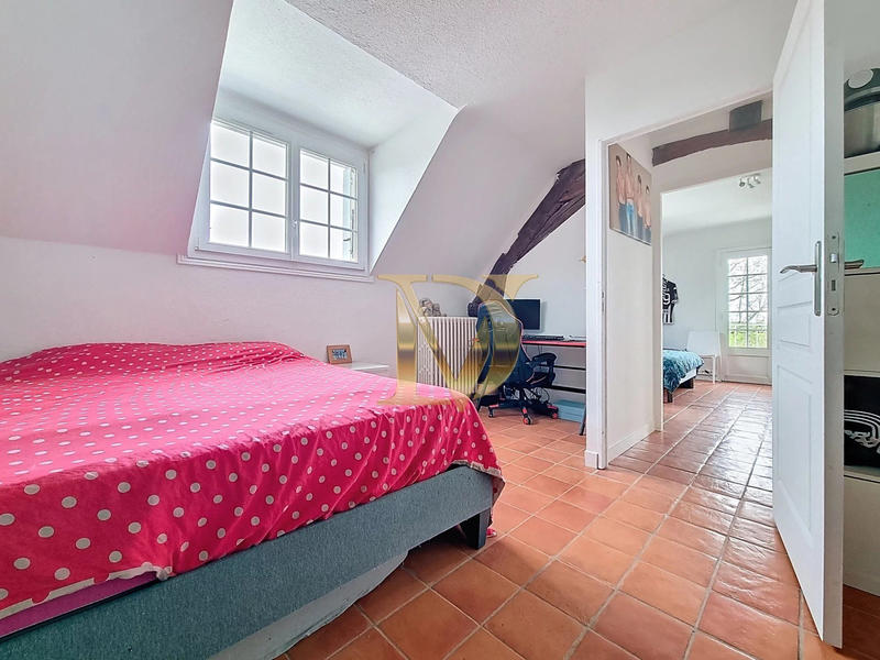 Maison - 250 m² - 10 pièces