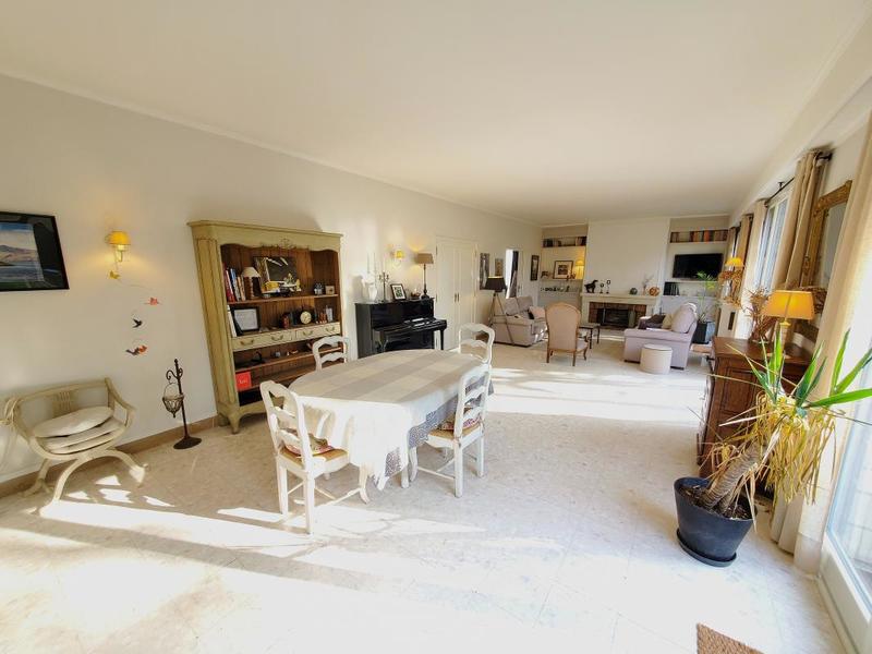 Maison - 285 m² - 8 pièces