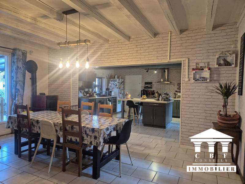 Maison traditionnelle - 153 m² - 8 pièces