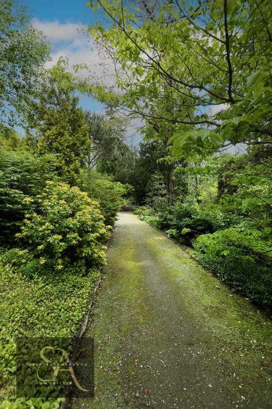 Maison - 312 m² - 9 pièces