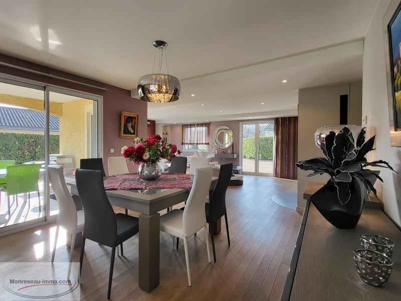 Propriété - 210 m² - 11 pièces