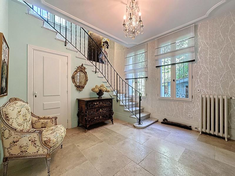 Villa - 230 m² - 6 pièces