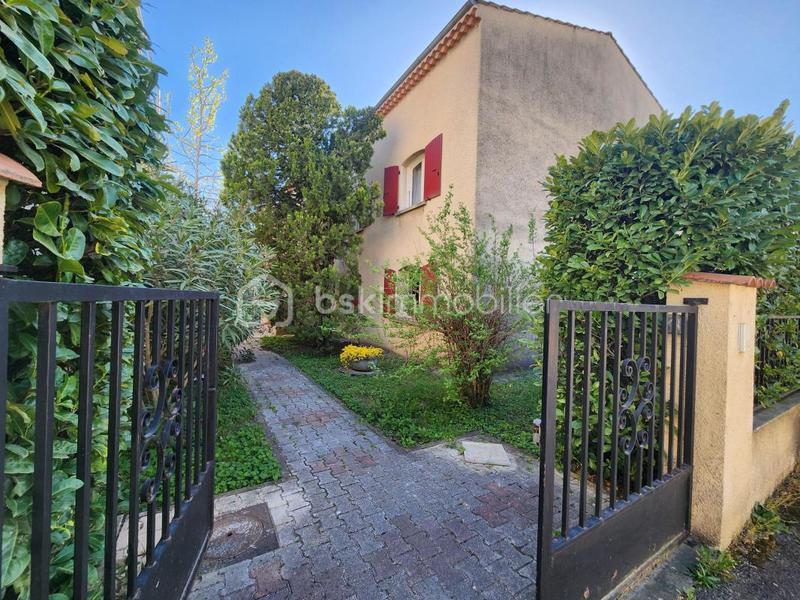 Propriété - 270 m² - 10 pièces