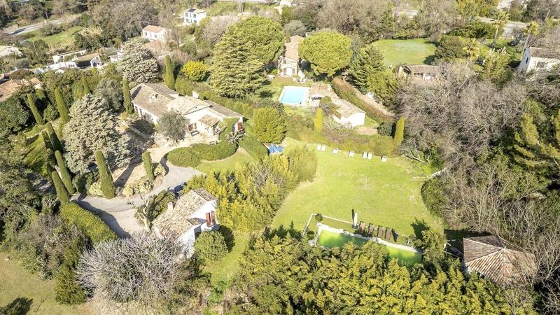 Maison - 252 m² - 7 pièces