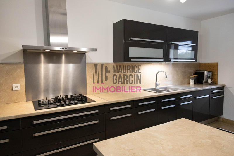 Maison - 238 m² - 6 pièces