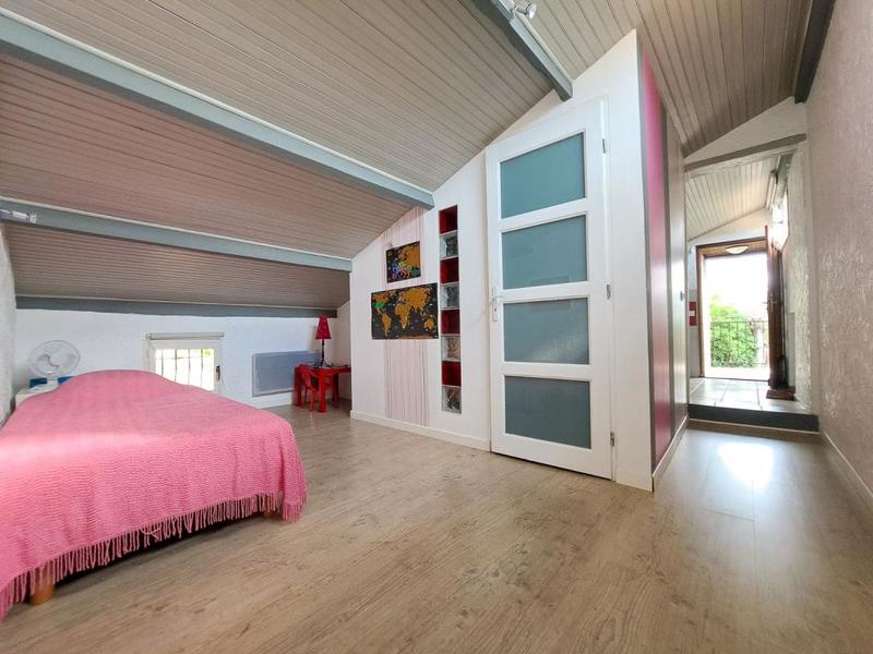 Villa - 234 m² - 9 pièces