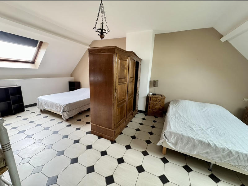 Maison - 244 m² - 8 pièces