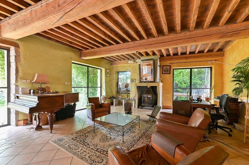 Maison - 540 m² - 6 pièces