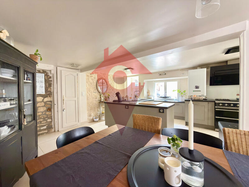 Maison - 180 m² - 7 pièces