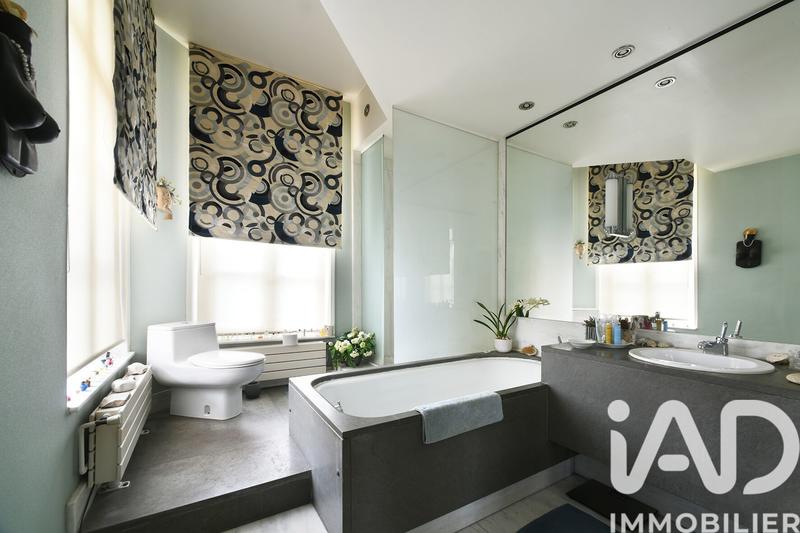 Maison - 240 m² - 8 pièces