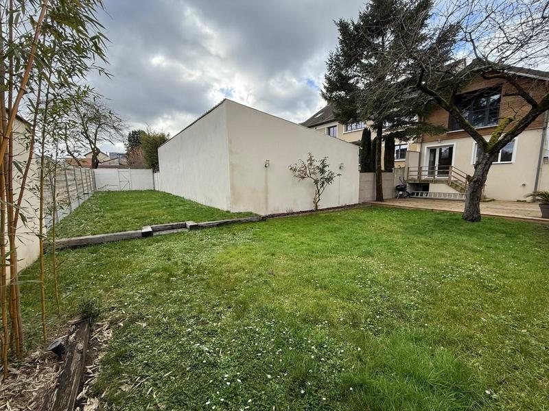 Maison traditionnelle - 145 m² - 6 pièces