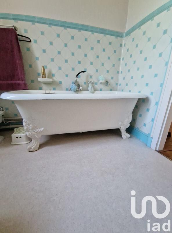 Maison - 270 m² - 16 pièces