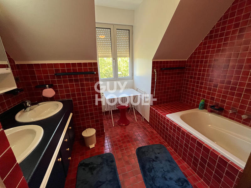 Maison - 268 m² - 10 pièces