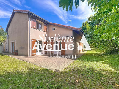 Maison - 186 m² - 8 pièces