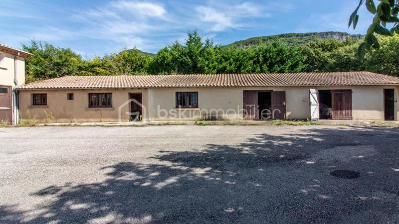 Demeure - 160 m² - 9 pièces