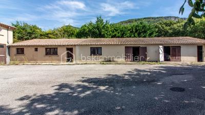 Propriété - 160 m² - 9 pièces