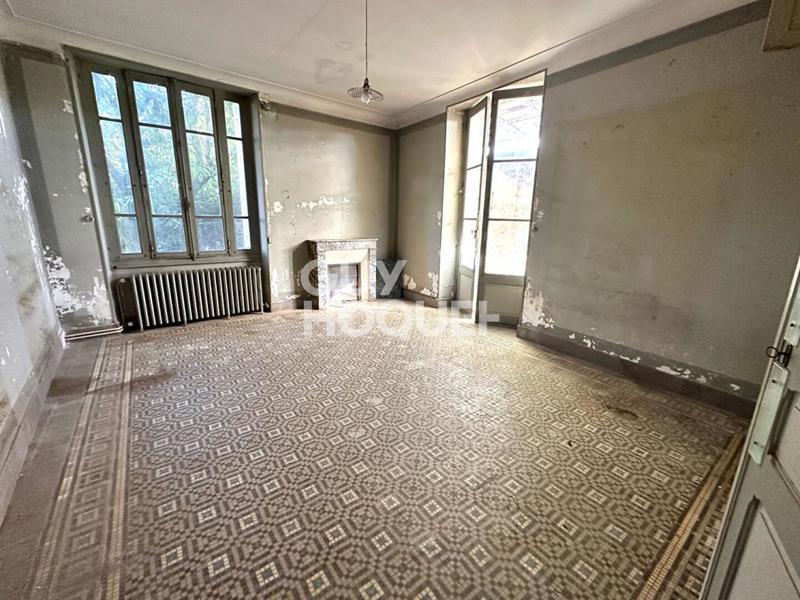 Maison - 216 m² - 8 pièces