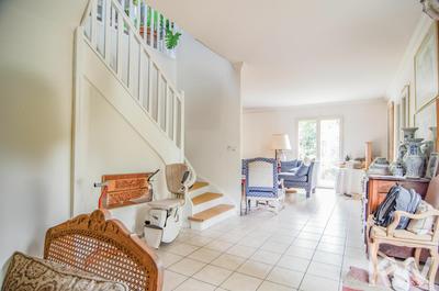 Maison - 215 m² - 6 pièces