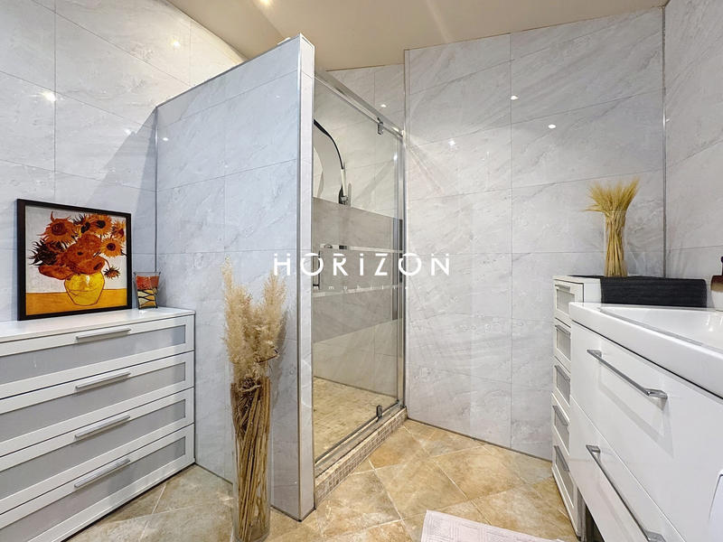 Maison - 201 m² - 6 pièces