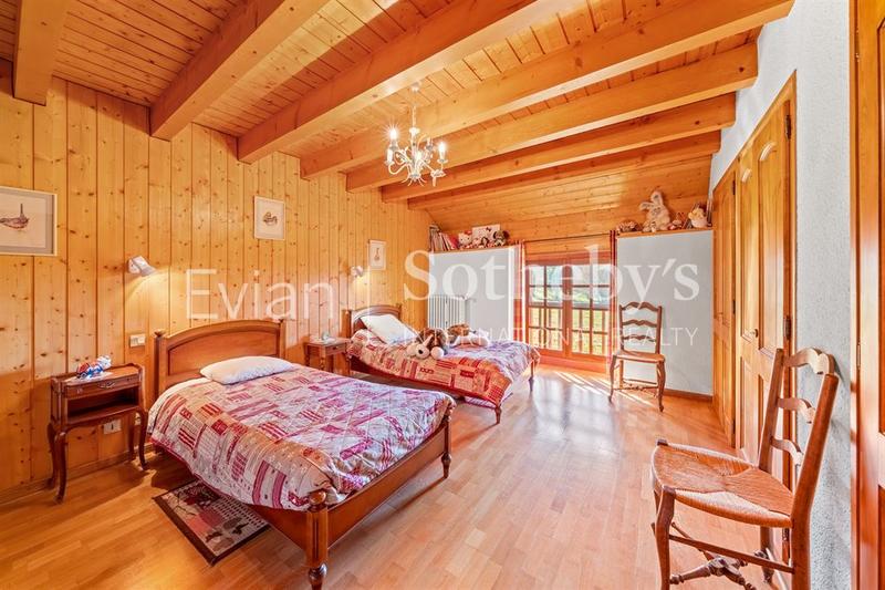 Maison - 300 m² - 11 pièces