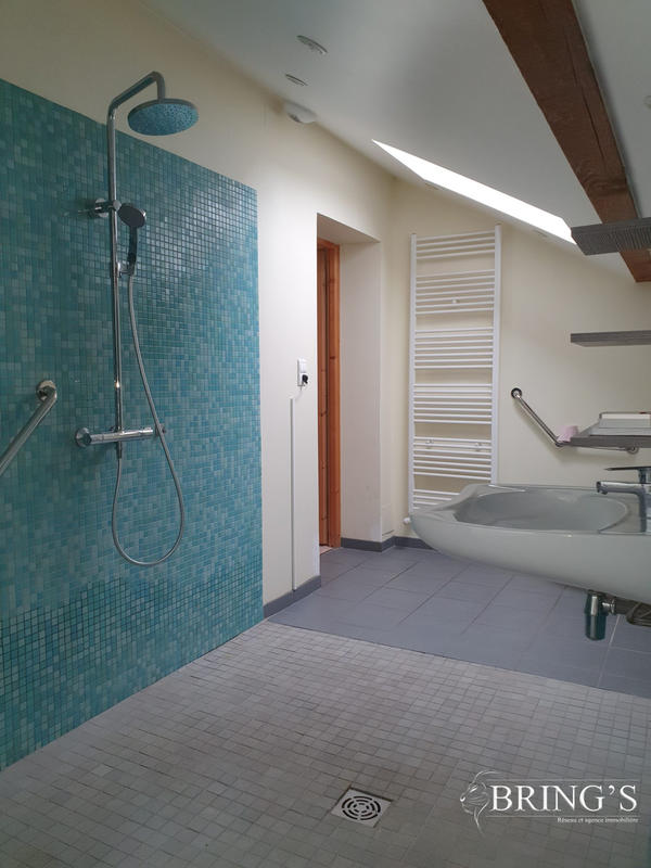 Maison - 288 m² - 9 pièces