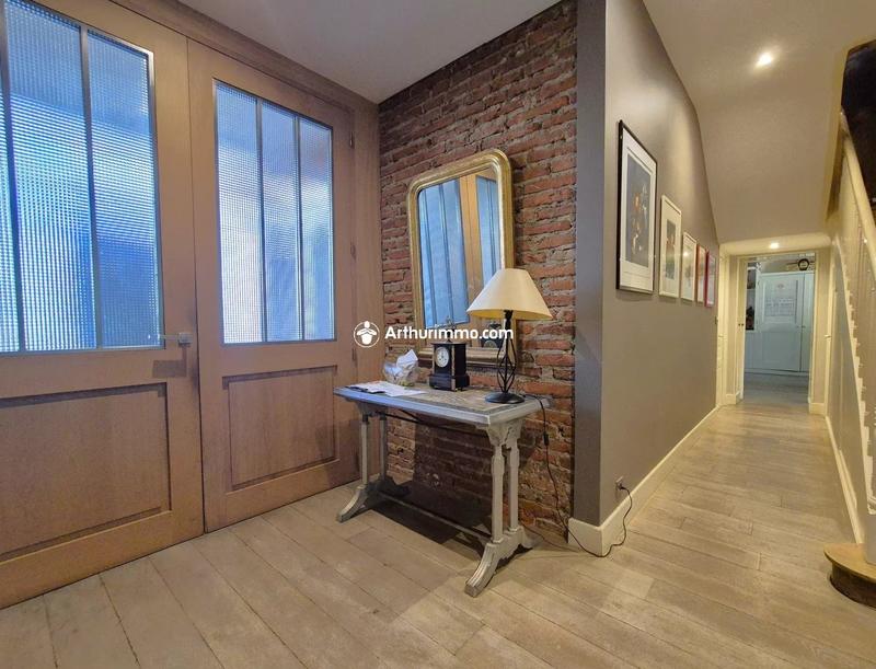 Maison - 267 m² - 9 pièces