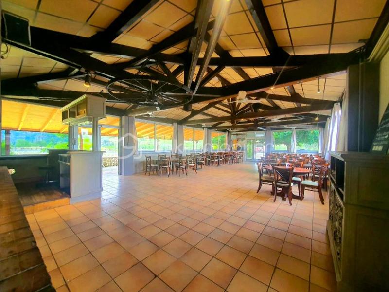 Local commercial - 229 m² - 10 pièces