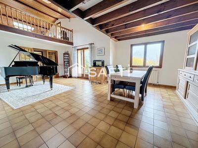 Maison - 217 m² - 8 pièces