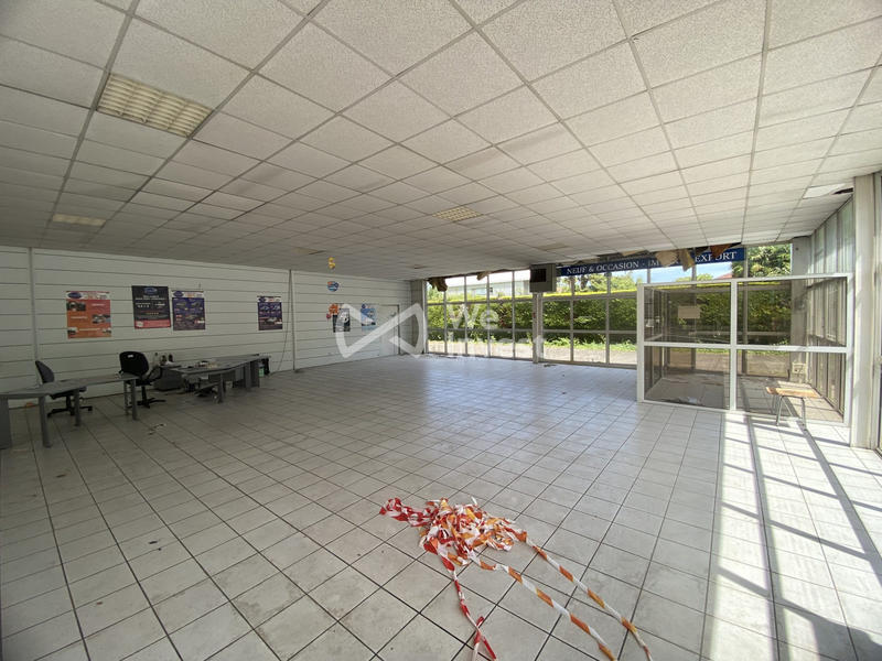 Local commercial - 1 900 m²