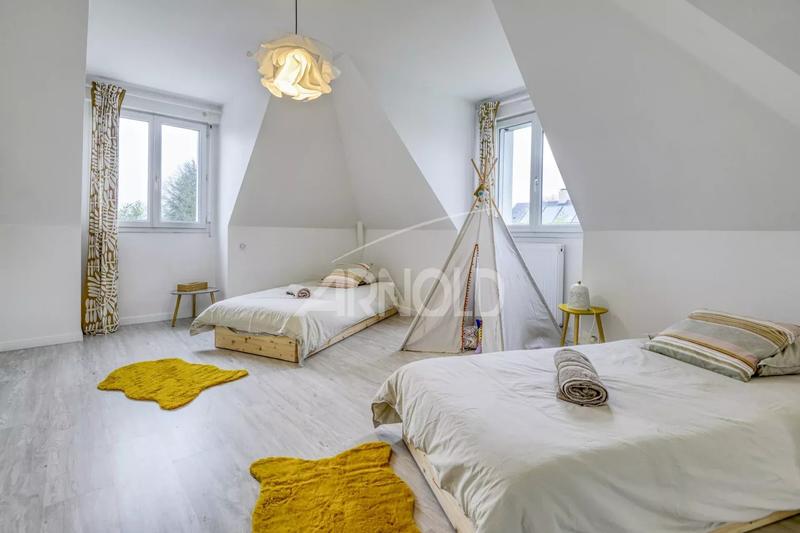 Maison - 249 m² - 6 pièces